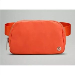 🍋NWT Lululemon Everywhere Belt Bag Warm Coral